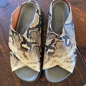 Ganni Leather  Platform Sandals Slides Snake Embossed Olive Eu 40 US size 8-10